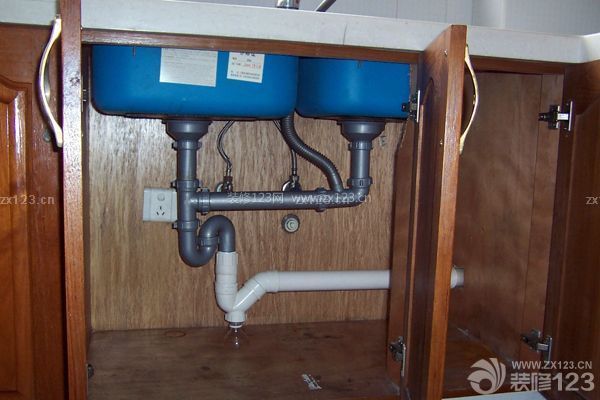 疏通下水管道方法2：使用疏通工具